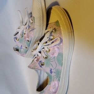 Converse low top flowered